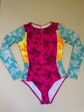 Endless Waves Girls Medium 7-9 Rash Guard Swimsuit One Piece Floral Zip Front UP